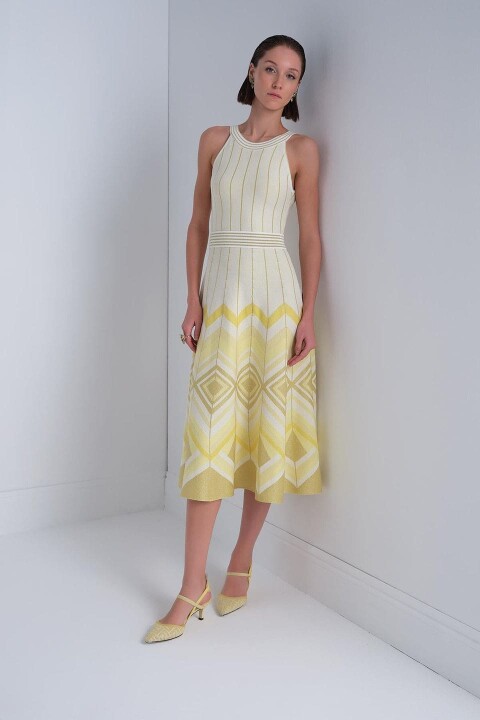 Kadın Beli Kemerli Halter Yaka Kloş Elbise - Sarı 