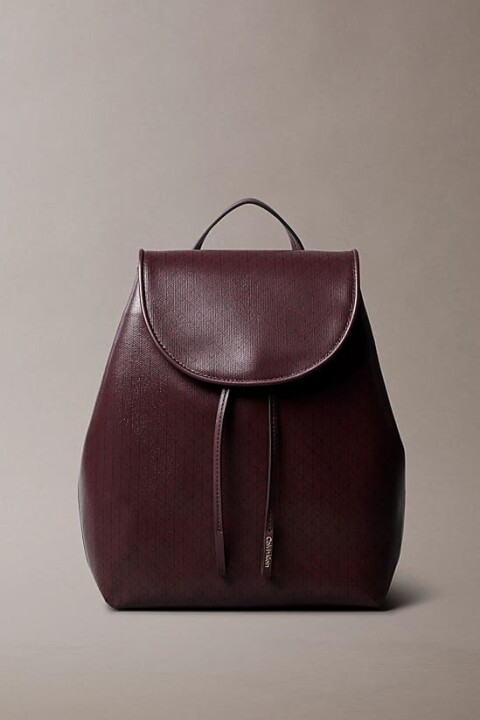 Kadın Kapaklı ve Büzgülü Monogram Desenli Sırt Çantası - Bordo 