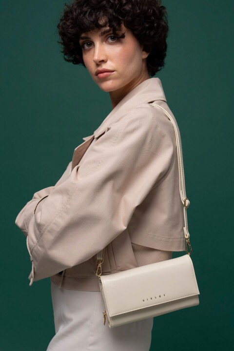 Kadın Metal Logo Detaylı Portföy Omuz Çantası - Bej 