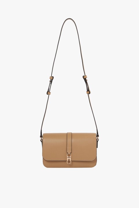 Kadın Metal Tokalı Kapaklı Çapraz Çanta - Bej 