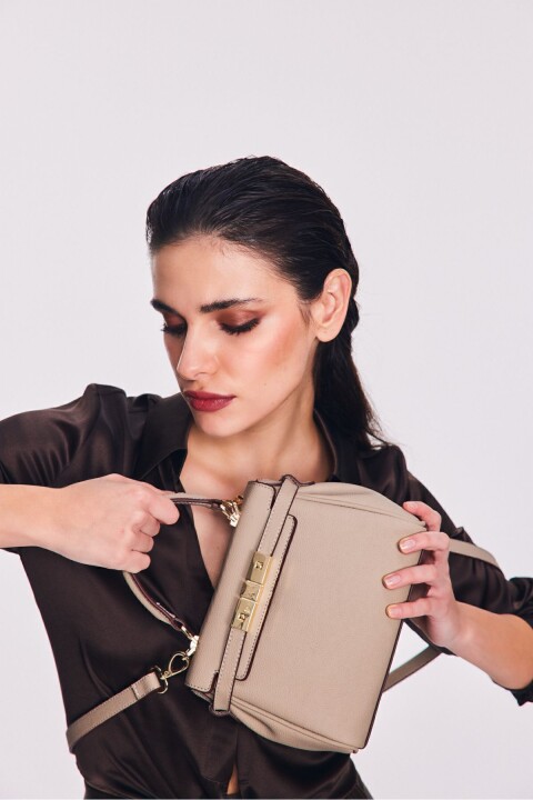 Kadın Postacı Çantası - Çakıl 