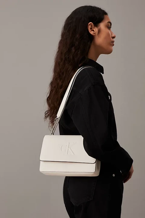 Kadın Sculpted Ew Flap25 Deboss Omuz Çantası - Beyaz 