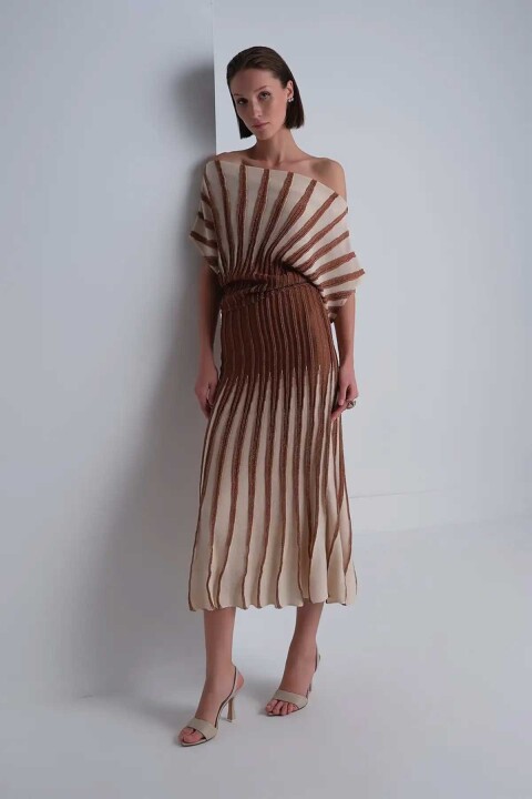 Kadın Sim Detaylı Kayık Yaka Bluz - Kahverengi 