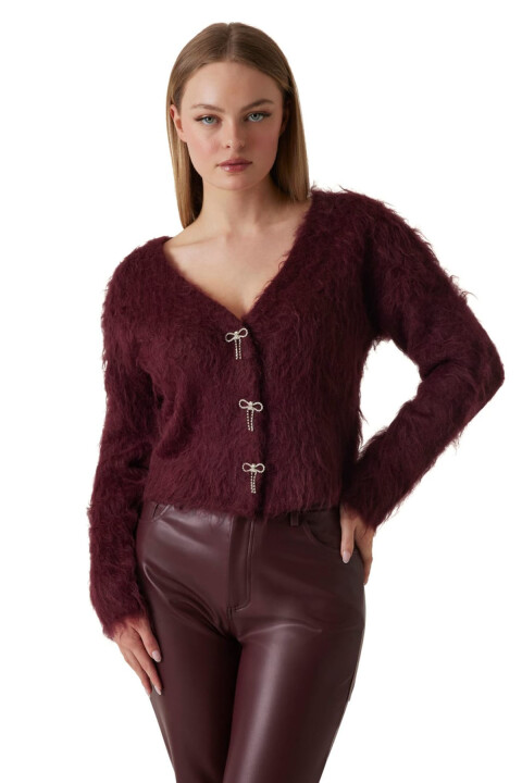 Kadın Taşlı Düğmeli V Yakalı Tüylü Triko Hırka - Bordo 